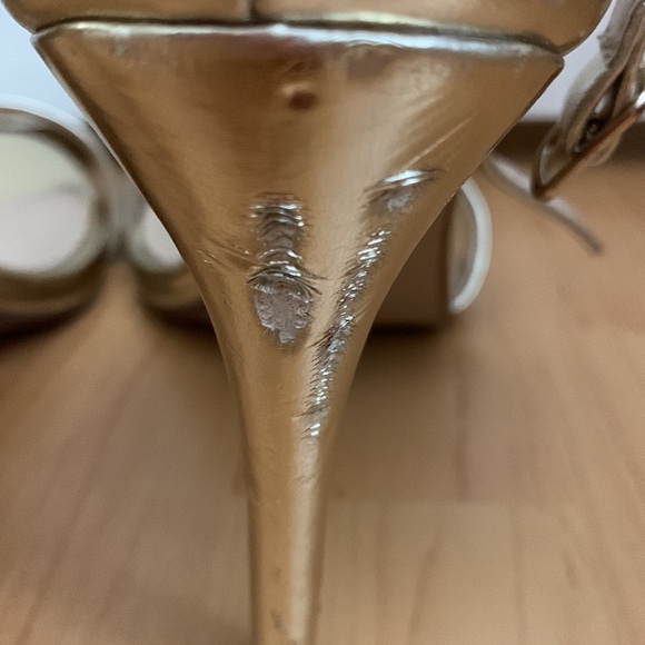 Gold heels - Picture 3 of 5